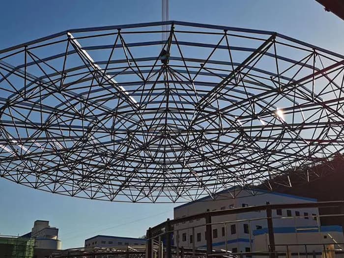 清镇螺栓球网架工程施工现场
